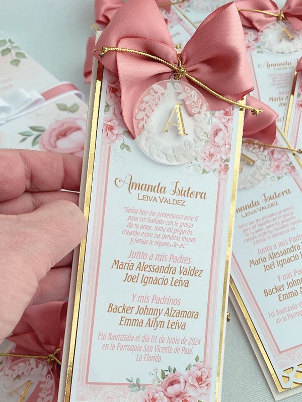 invitación santito con medalla acrílico