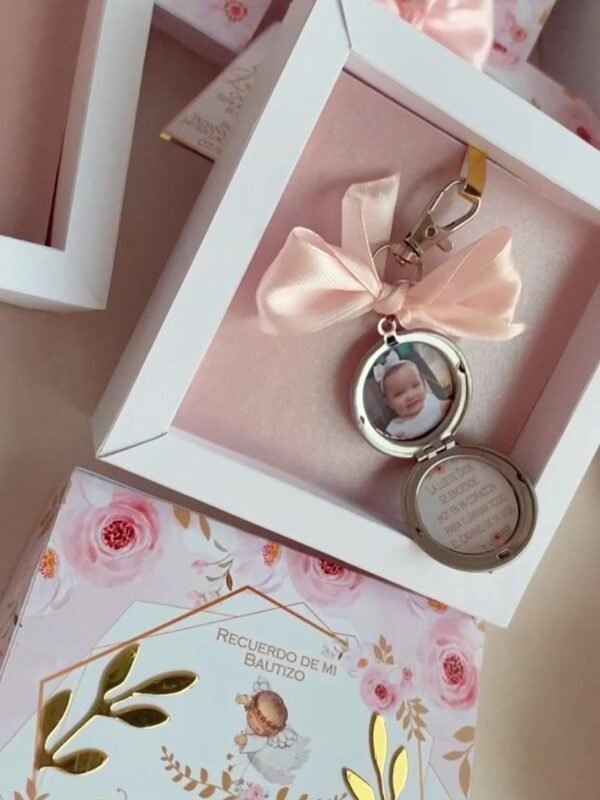 Recuerdos de Bautizo Personalizados — Relicario con Foto