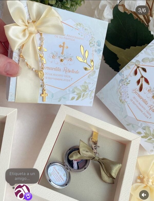 Recuerdos de Bautizo Personalizados – Cajita con Relicario y Mini Denario