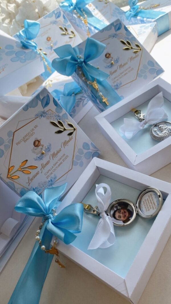 Recuerdos de Bautizo Personalizados — Relicario con Foto